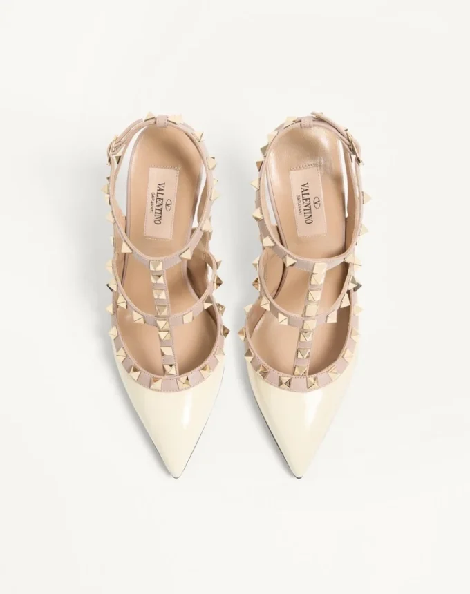 Zapatos de salón con tacón de 100 mm y adornos Rockstud en charol Zapatos de salón con tacón de 100 mm y adornos Rockstud en charol