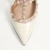 Zapatos de salón con tacón de 100 mm y adornos Rockstud en charol Zapatos de salón con tacón de 100 mm y adornos Rockstud en charol