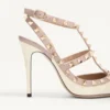 Zapatos de salón con tacón de 100 mm y adornos Rockstud en charol Zapatos de salón con tacón de 100 mm y adornos Rockstud en charol