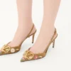 Zapatos de salón con talón abierto VLogo Signature en piel crust con bordado floral de 80 mm Zapatos de salón con talón abierto VLogo Signature en piel crust con bordado floral de 80 mm