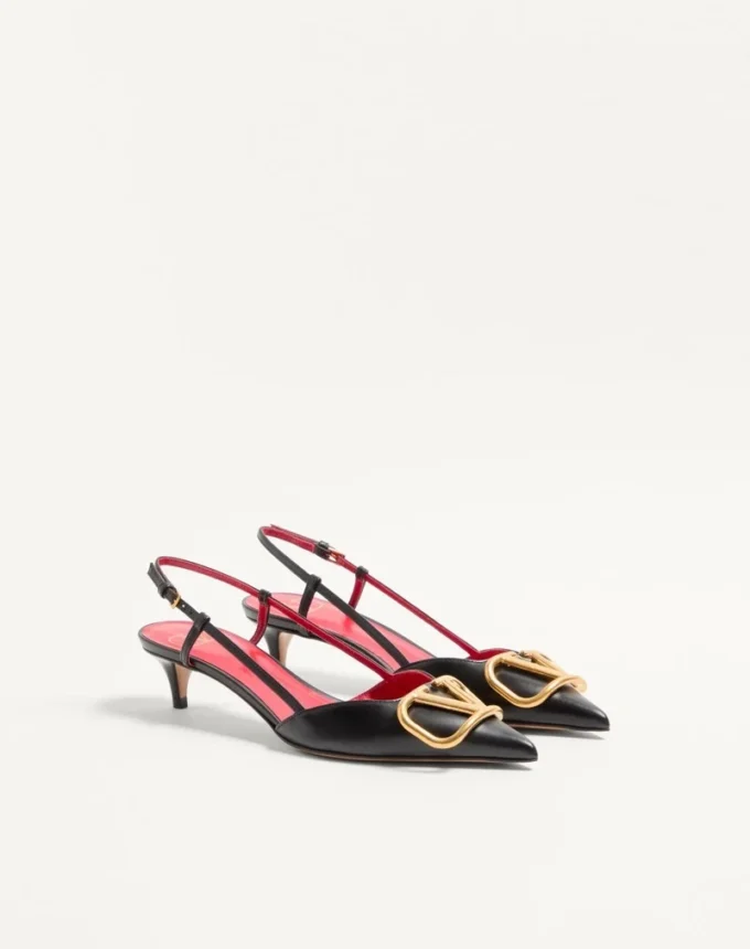 Zapatos de salón con talón abierto y detalle VLogo Signature en piel de becerro 40 mm / 1,6 pulgadas.
