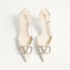 Zapatos de salón con talón abierto y logotipo VLogo en piel de becerro de 80 mm Zapatos de salón con talón abierto y logotipo VLogo en piel de becerro de 80 mm
