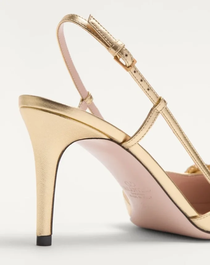 Zapatos de salón con talón abierto y logotipo Vlogo en piel napa laminada de 80 mm Zapatos de salón con talón abierto y logotipo Vlogo en piel napa laminada de 80 mm
