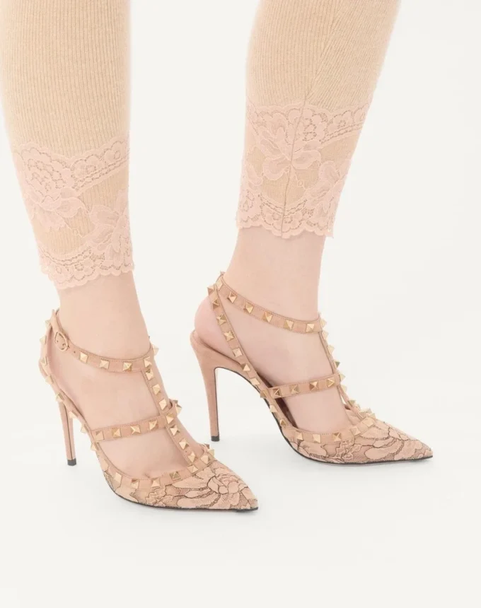 Zapatos de salón con tiras y tachuelas Rockstud de 100 mm