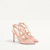Zapatos de salón con tiras y tachuelas Rockstud de 100 mm