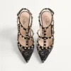 Zapatos de salón con tiras y tachuelas Rockstud de 100 mm