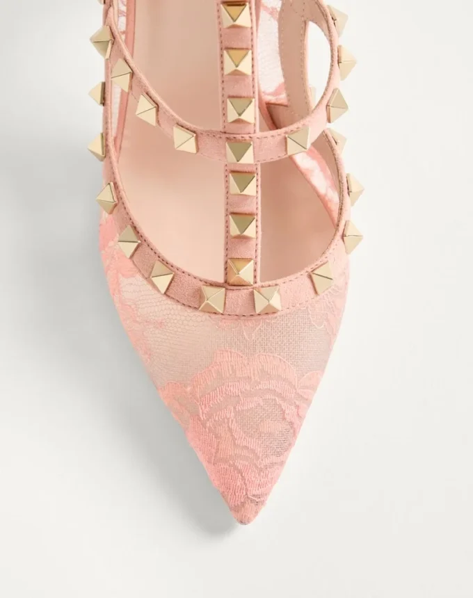 Zapatos de salón con tiras y tachuelas Rockstud de 100 mm