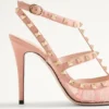 Zapatos de salón con tiras y tachuelas Rockstud de 100 mm