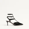 Zapatos de salón Rockstud con charol, correas a juego y tachuelas de 65 mm
