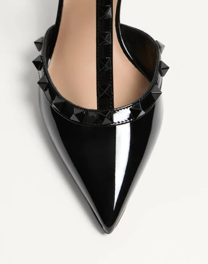 Zapatos de salón Rockstud con charol, correas a juego y tachuelas de 65 mm