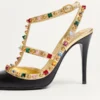 Zapatos de salón Rockstud de piel de becerro con cabujón y cristales de 100 mm