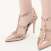 Zapatos de salón Rockstud en piel napa laminada 100 mm